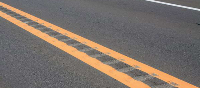 image of centre line rumble strips