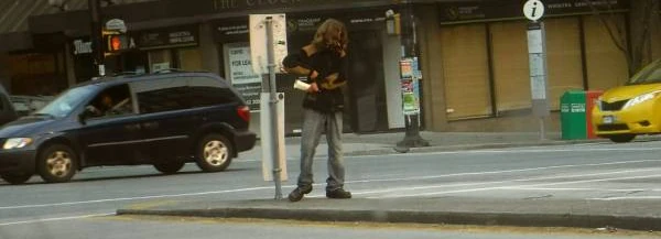 image showing how panhandlers use the median to solicit money